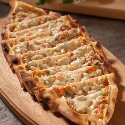 Tavuklu Kaşarlı Pide