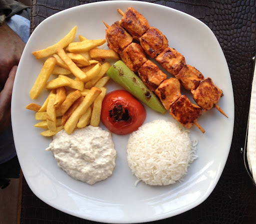 Tavuk Şiş (Pirinç Pilavı Eşliğinde)